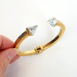 Gold plated bracelet with marble stud